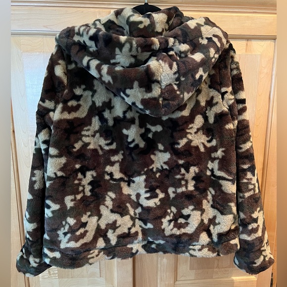 Camo Faux Fur Jacket - Picture 2 of 2